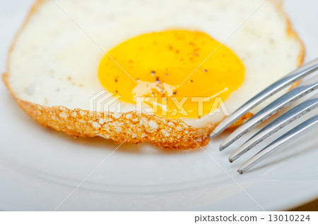 图库照片: egg sunny side up