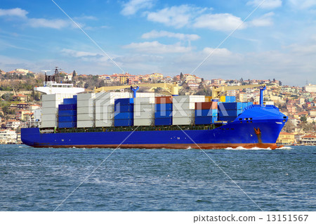 图库照片: cargo ship transporting export goods in containers to