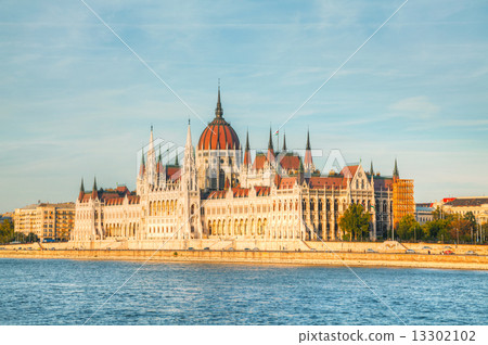 图库照片: hungarian parliament building in budapest