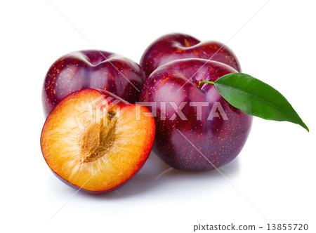 图库照片: ripe purple plum fruits with green leaves isolated on