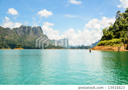 图库照片: high mountain range above the green lake