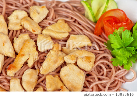 照片素材(图片): pasta with chicken meat