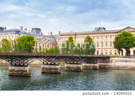 图库照片: pont des arts, bridge over the river seine in paris