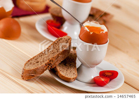 图库照片: boiled egg