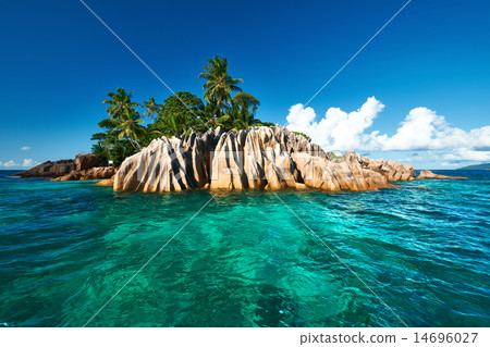 图库照片: beautiful tropical island