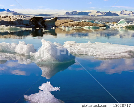 图库照片: melting iceberg