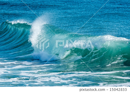 图库照片: beautiful blue ocean wave