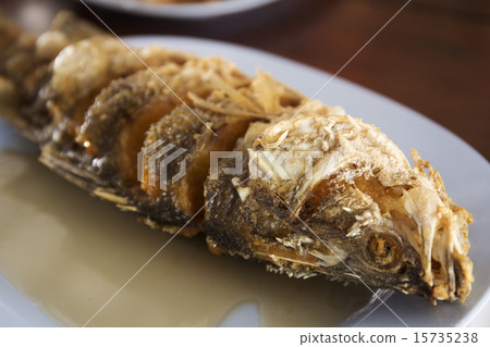 照片素材(图片): sea bass fish deep fried