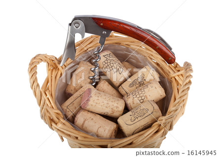 图库照片 corkscrew lies a basket with a lot of bottle corks