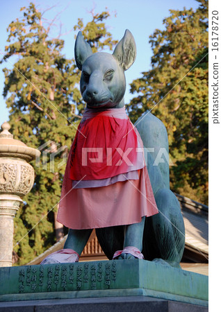 图库照片: 丰川稻荷神社狐狸