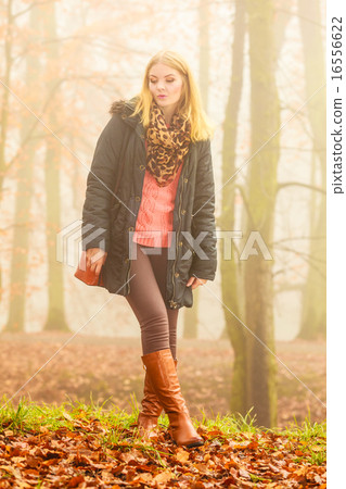 图库照片: woman walking in park in foggy day