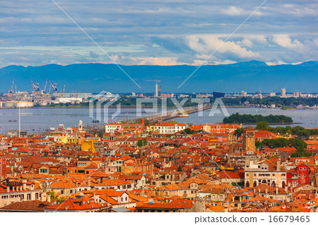 图库照片: bridge between the island and venice mestre, italy