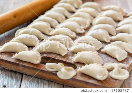 图库照片: cooking dumplings.