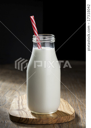 bottle of milk-图库照片 [17318042] - pixta