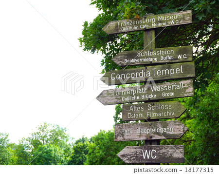 照片素材(图片): wood sign in the park