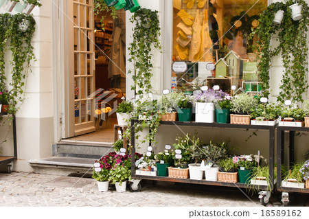 图库照片: flower shop outdoor