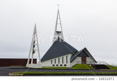 图库照片: modern church olafsvikurkirkja, iceland