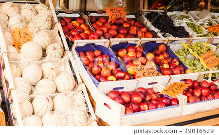 图库照片: the fruit market