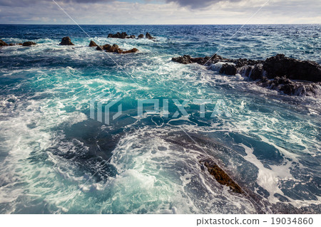 图库照片: rough ocean