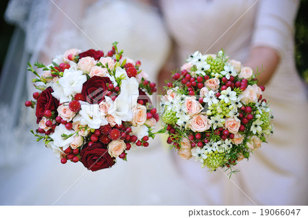 图库照片: two beautiful wedding bouquet with red flowers