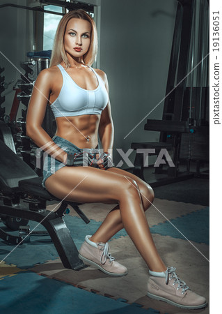 图库照片: sports girl in the gym.