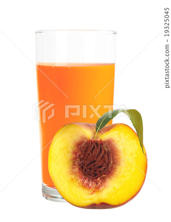 图库照片: peach juice in the glass and half of fresh peach