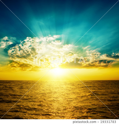 图库照片: orange sunset in dark blue sky over yellow sea