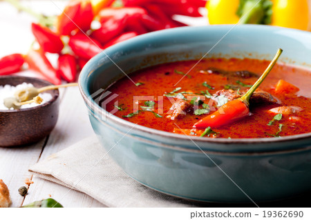 图库照片: goulash, beef, tomato, pepper, chili soup.