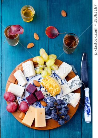 图库照片: cheese plate with fresh grape, honey, plum jelly