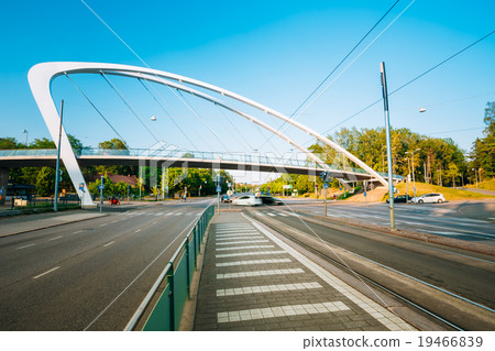 图库照片: pedestrian footbridge over street in helsinki