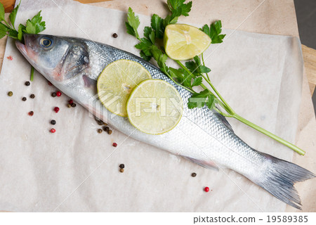 图库照片: fresh fish - sea bass