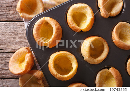 照片素材(图片): fresh yorkshire puddings in baking dish macro