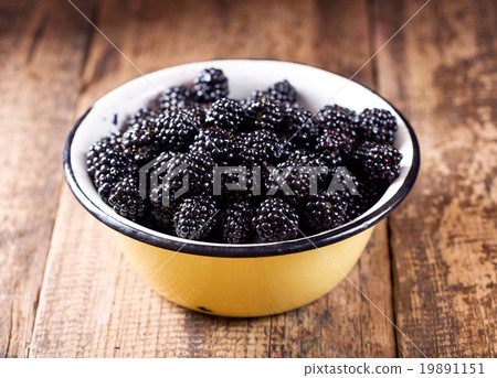 图库照片: bowl of blackberries