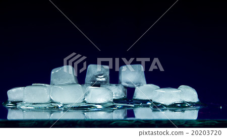 图库照片: pieces of melting ice