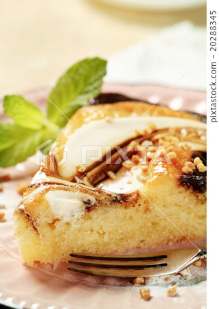 图库照片: cheese and chocolate sponge cake