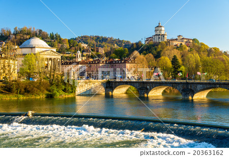 图库照片: view of turin over the po river - italy