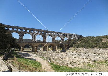 图库照片: 法国南部的pont du gard