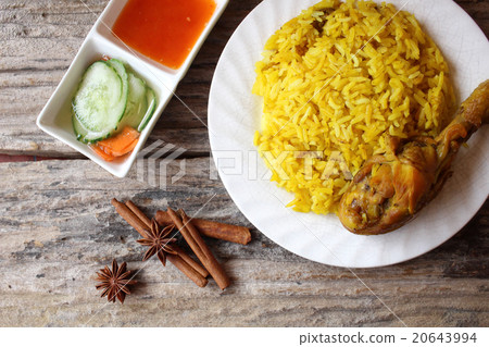 照片素材(图片): chicken biryani with rice indian food