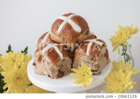 图库照片: easter hot cross buns, selective focus