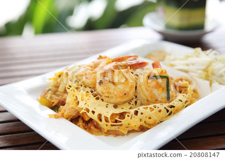 图库照片: thai food padthai fried noodle with shrimp