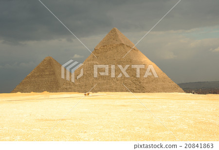 图库照片: the great pyramid of khufu (cheops) - giza, egypt