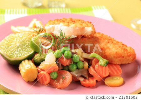 图库照片: fried fish fillet with mixed vegetables and french