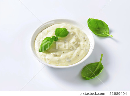 图库照片: creamy salad dressing