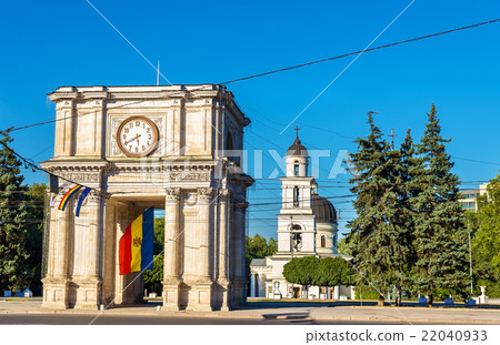 图库照片: the triumphal arch in chisinau - moldova