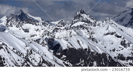 图库照片: snow-covered mountain tops. russia, caucasus.