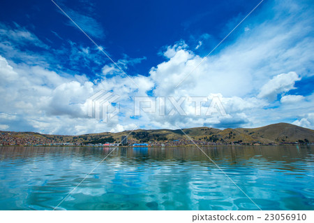 图库照片: totora boat on the titicaca lake near puno, peru