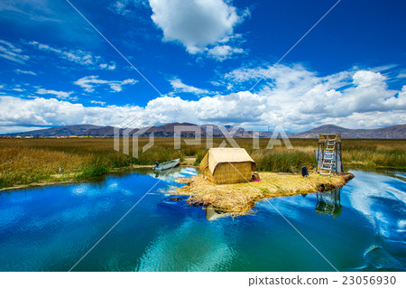 图库照片: totora boat on the titicaca lake near puno, peru