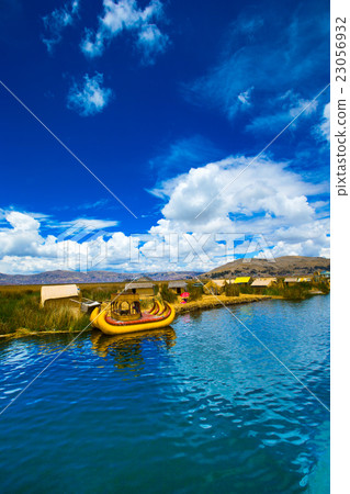 图库照片: totora boat on the titicaca lake near puno, peru