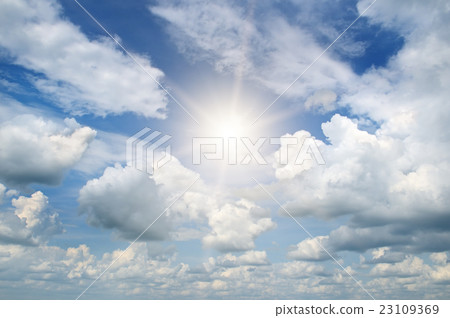 图库照片: bright sun in the sky