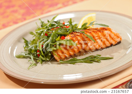 图库照片: grilled salmon